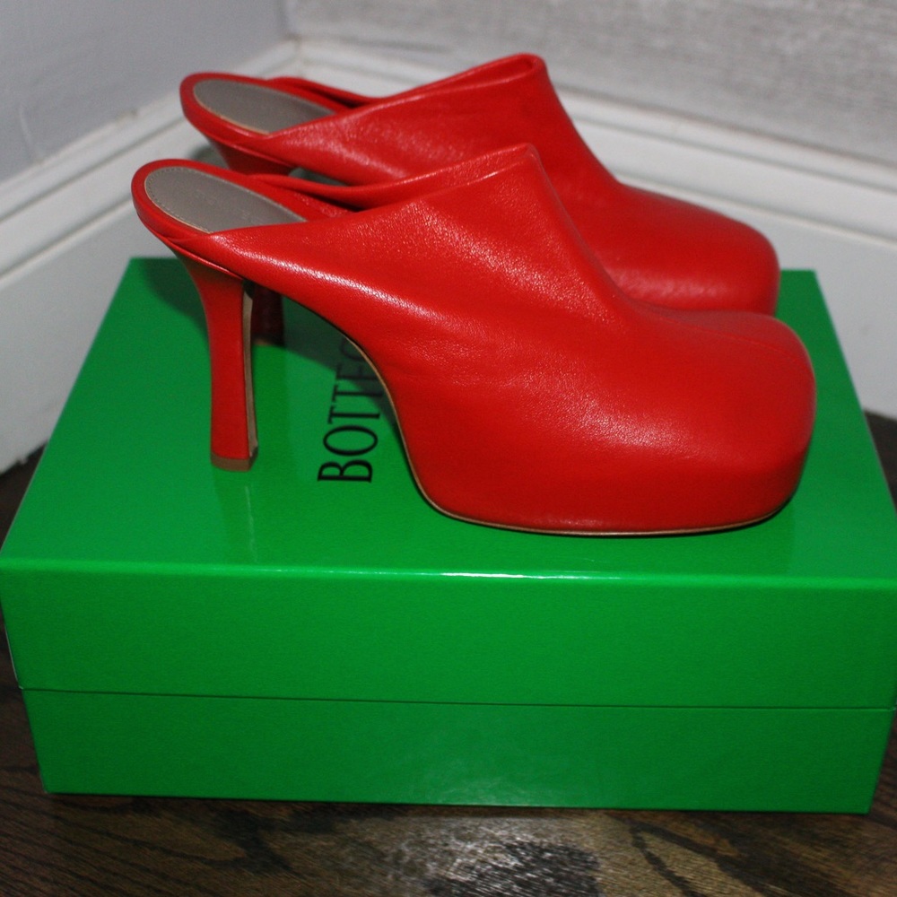 Bottega Veneta Leather Mules